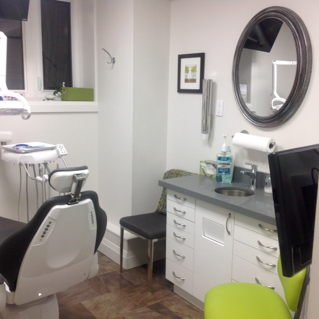 Mississauga Dentist - Lorne Park Dental Associates treatment room #1